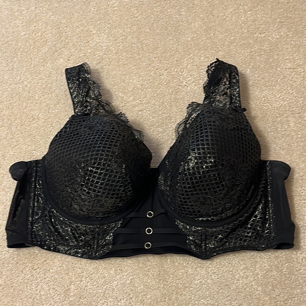 Pretty Cacique Bra black with silver metallic accents size 46C